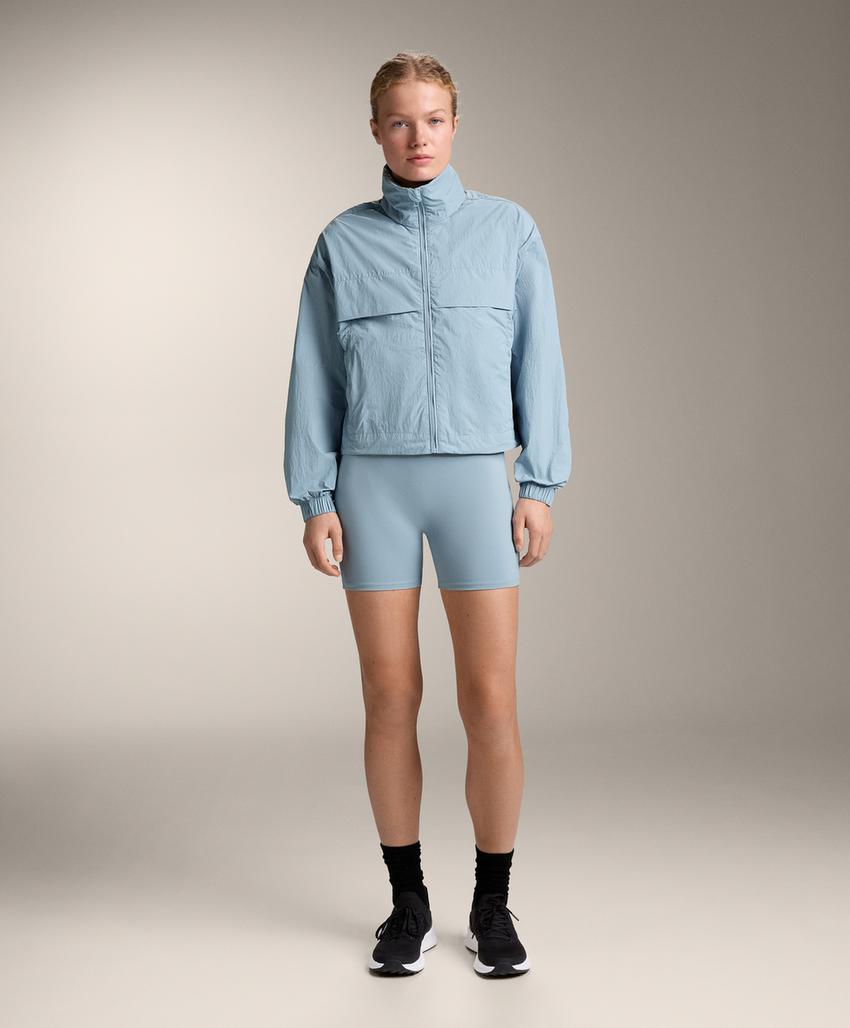 Ветровка с водоотталкивающим покрытием