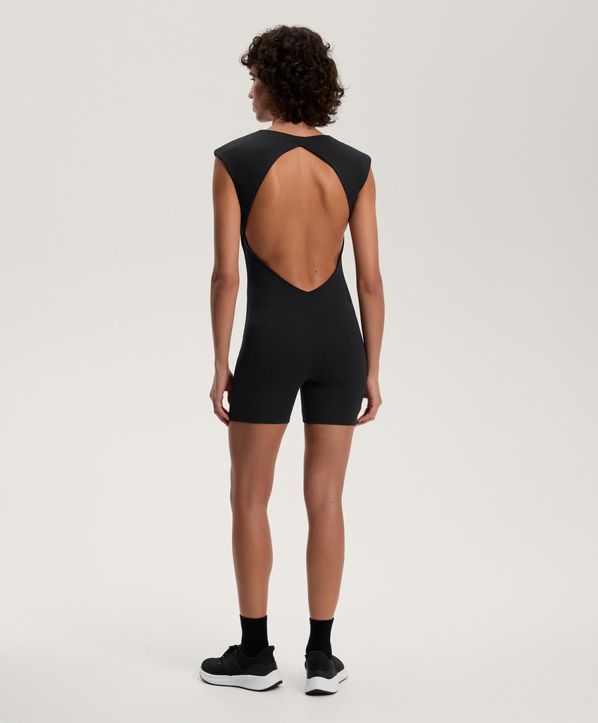 Комфортный комбинезон с открытой спиной из ткани comfortlux