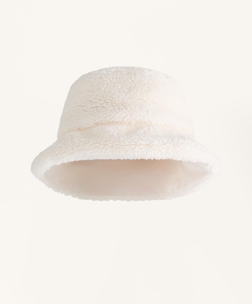 Вязаная шапка-ведро из искусственного меха