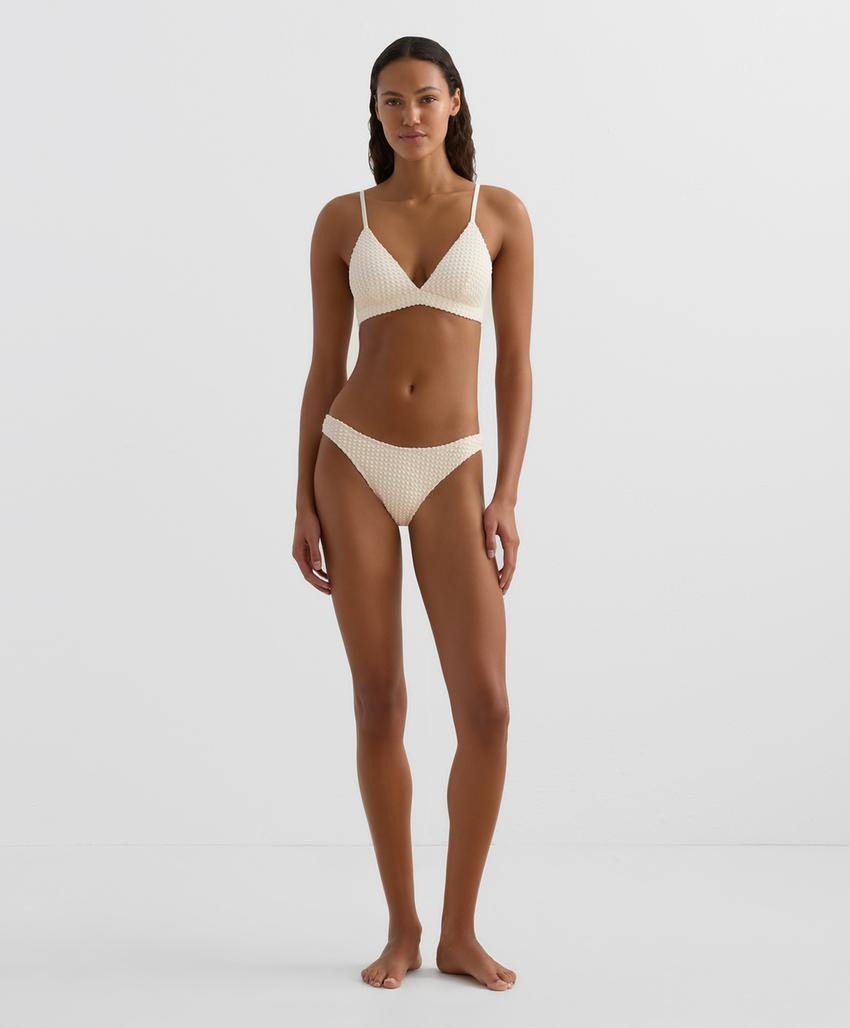 Треугольный бюстье-бикини с объемным узором крючком