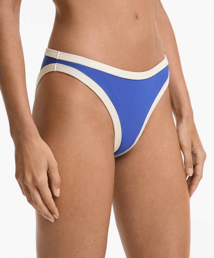 Трусики-бикини классического кроя с контрастной отделкой