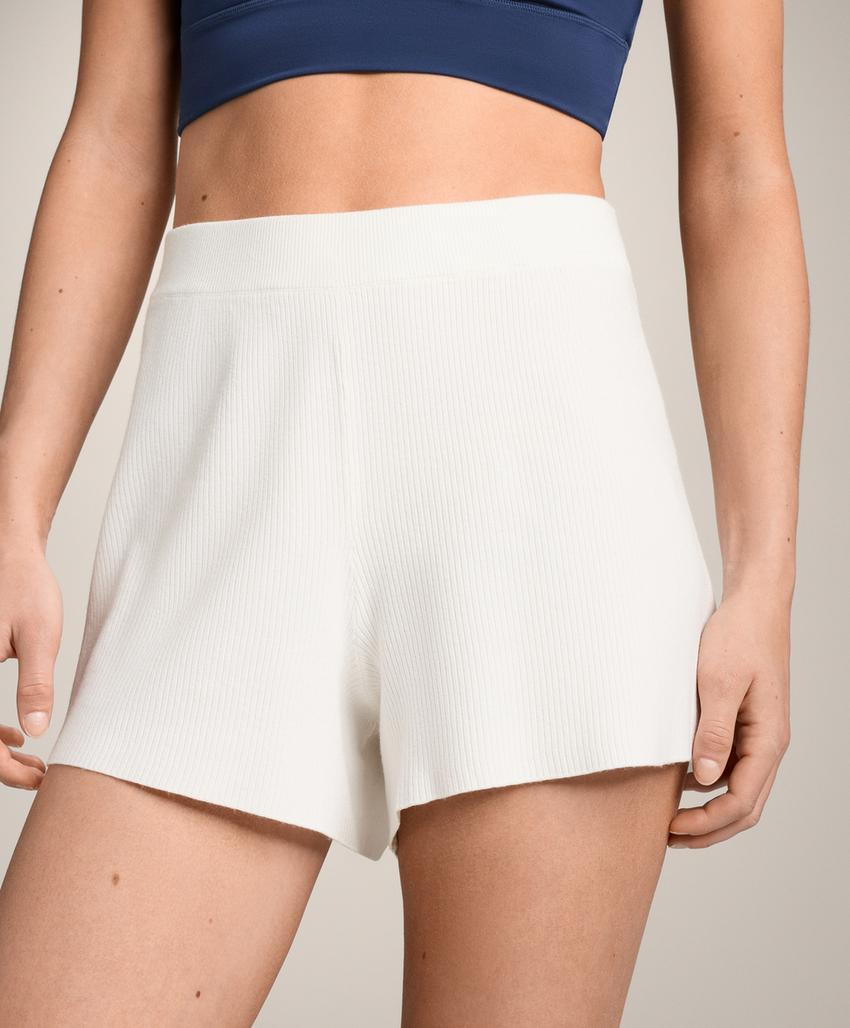 Шорты из стиранного вязаного материала