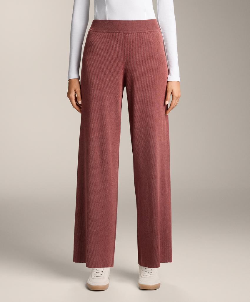 Брюки прямого кроя из мягкого трикотажа