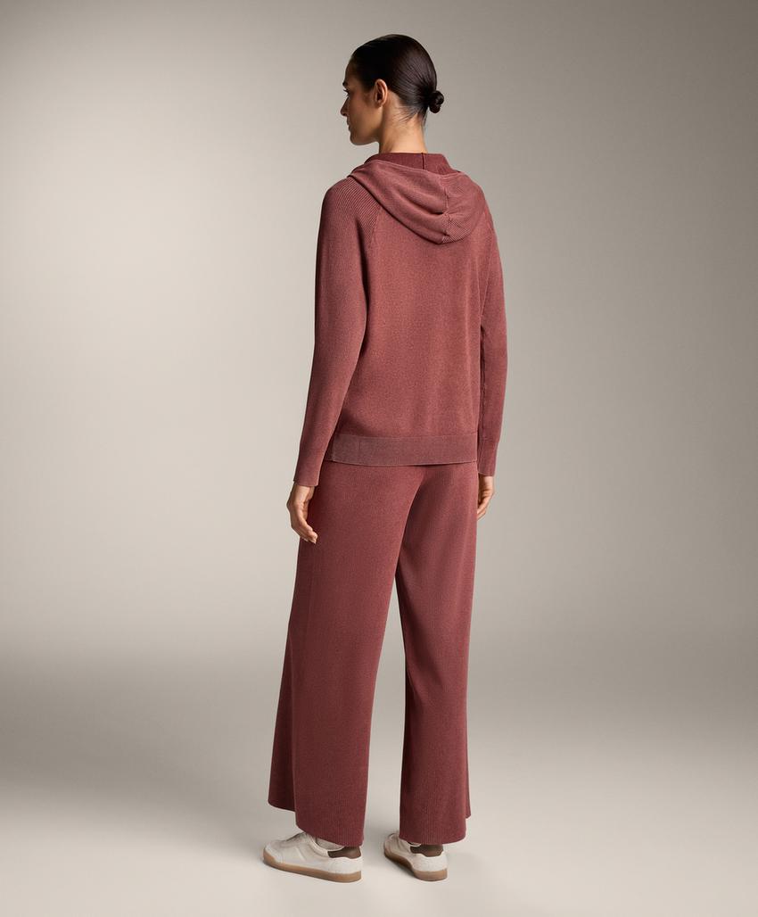 Брюки прямого кроя из мягкого трикотажа