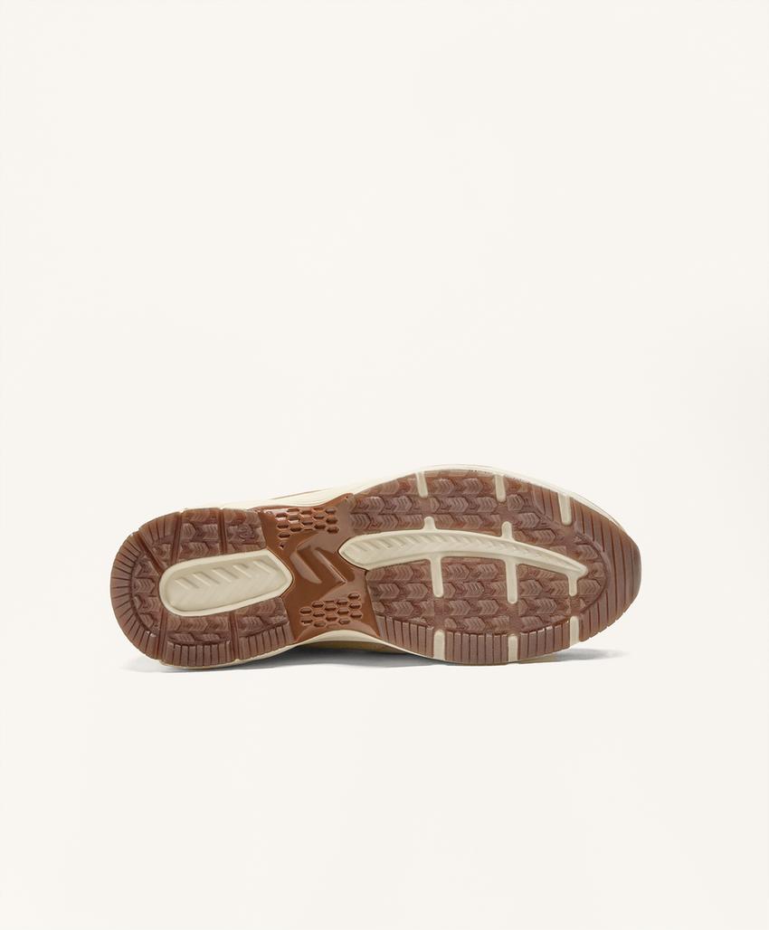 Беззащипные кроссовки в стиле бега