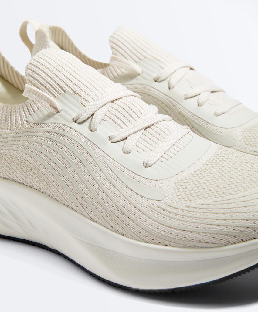 Универсальные кроссовки для повседневной носки и прогулок