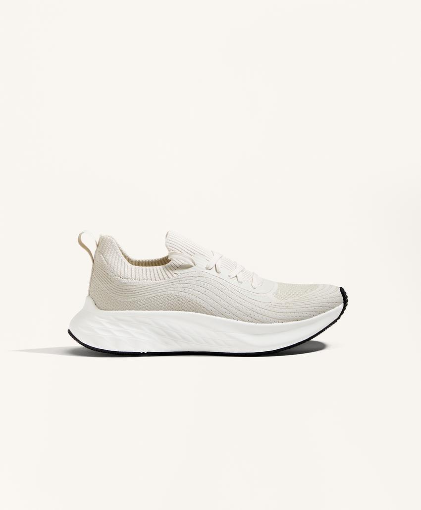 Универсальные кроссовки для повседневной носки и прогулок