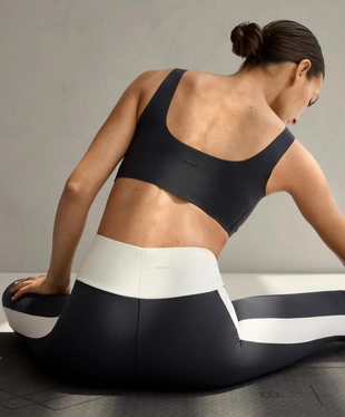 Спортивный бюстгальтер PERFECT ADAPT со средней степенью поддержки- Заказать в России