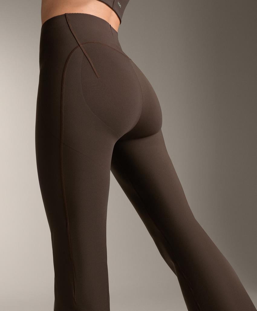 Брюки клеш Compressive с завышенной талией и эффектом пуш-ап