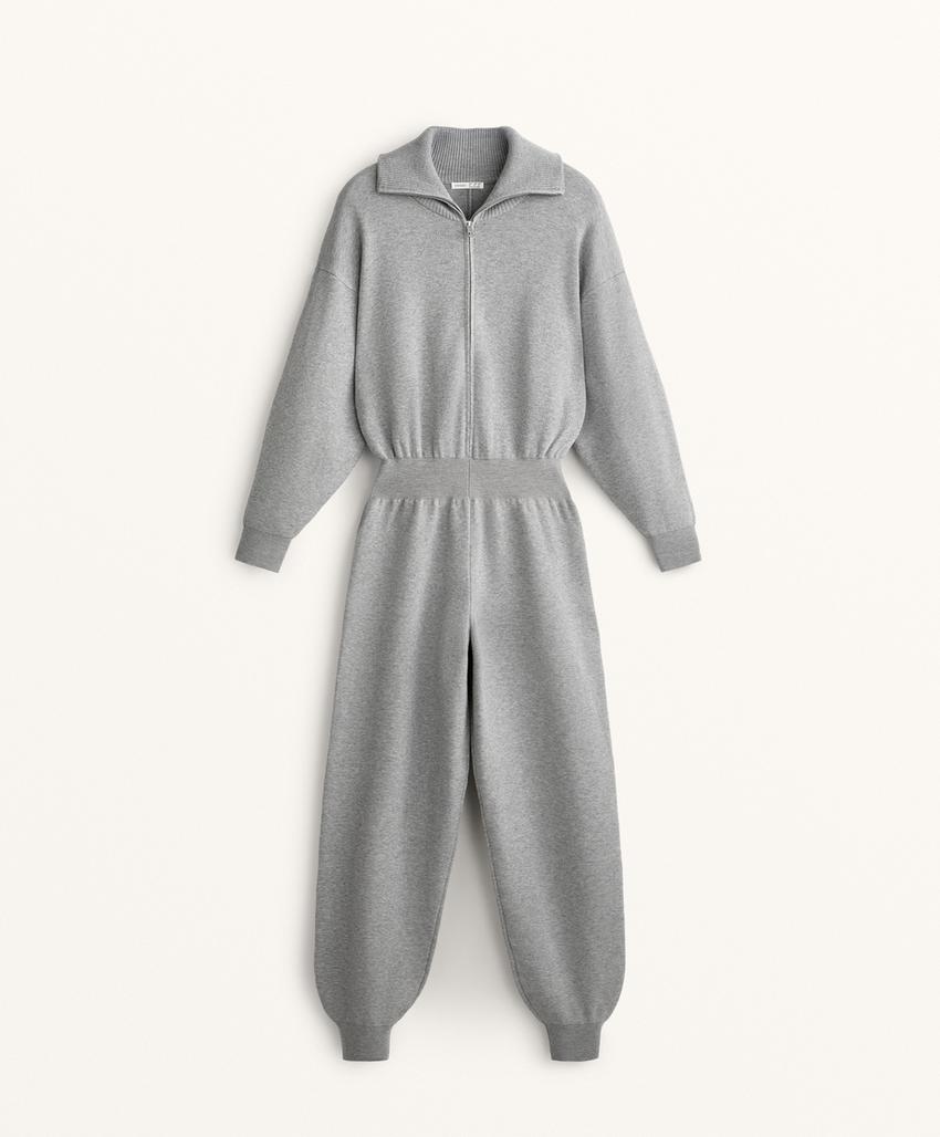 Длинный вязаный комбинезон с молнией до середины груди