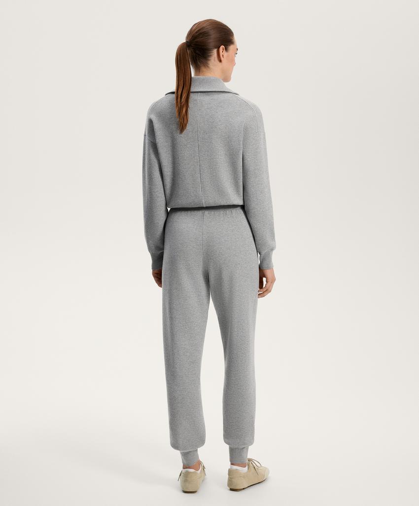 Длинный вязаный комбинезон с молнией до середины груди