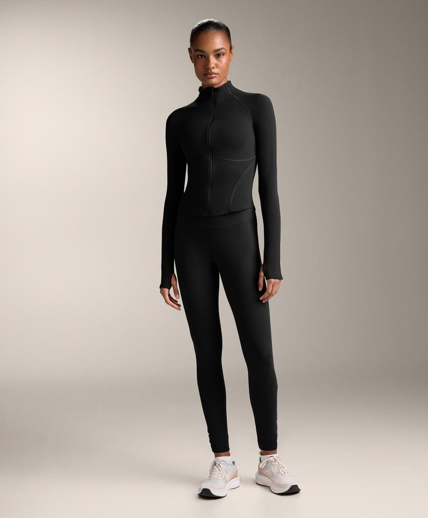 Легкая и теплая высокотехнологичная куртка с отстрочкой