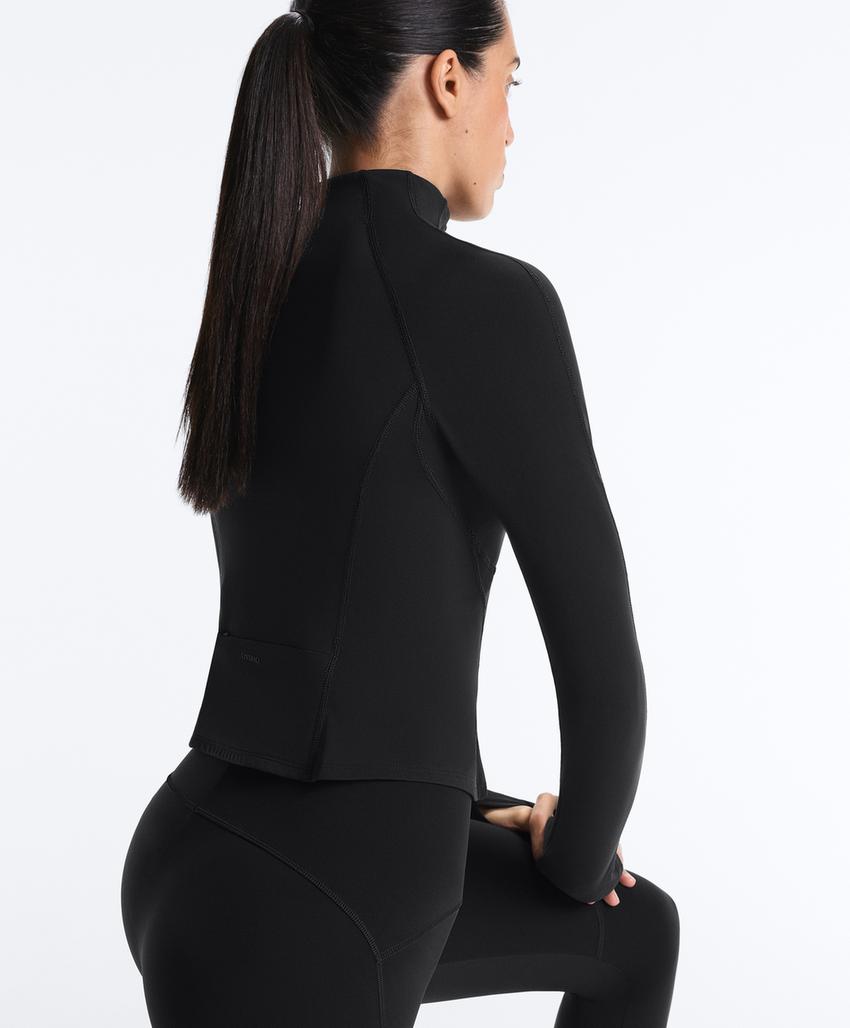 Легкая и теплая высокотехнологичная куртка с отстрочкой