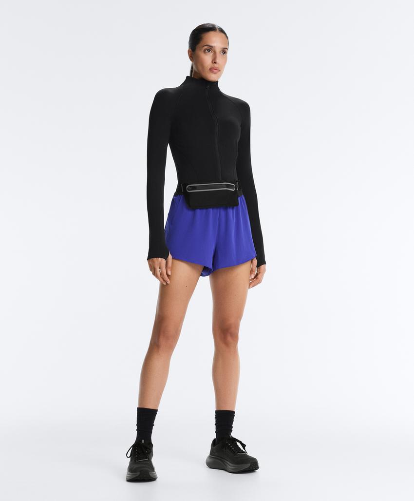 Легкая и теплая высокотехнологичная куртка с отстрочкой