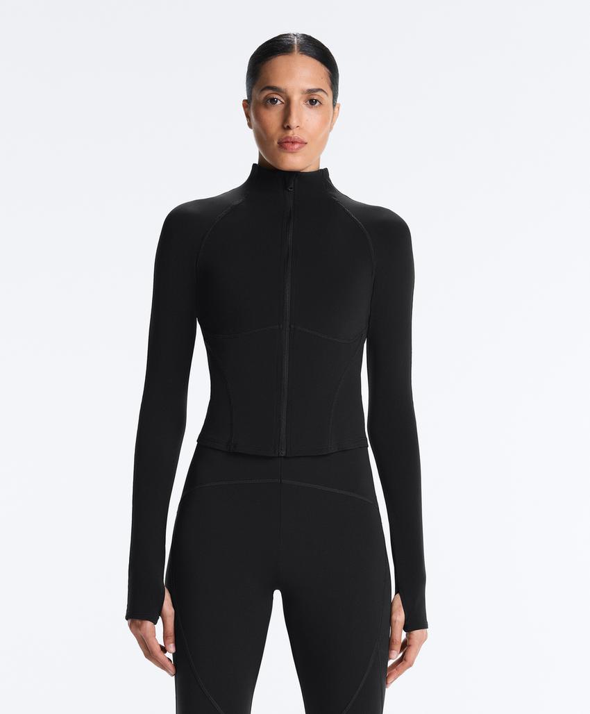 Легкая и теплая высокотехнологичная куртка с отстрочкой