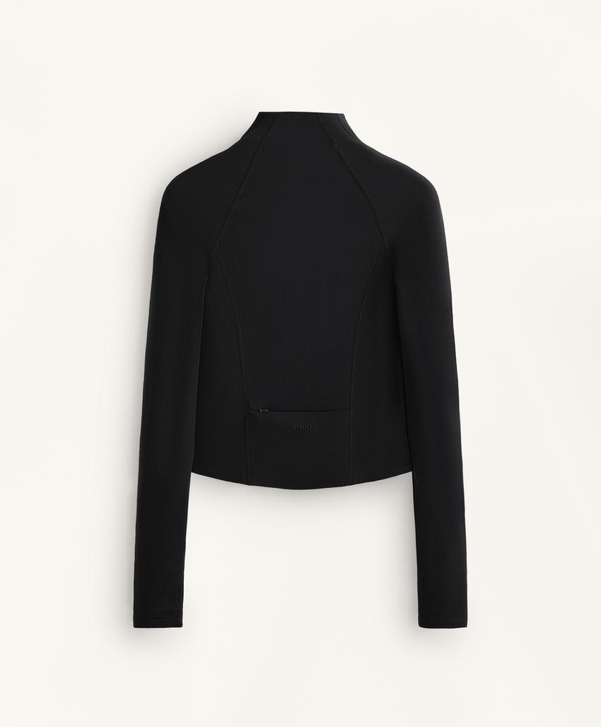 Легкая и теплая высокотехнологичная куртка с отстрочкой