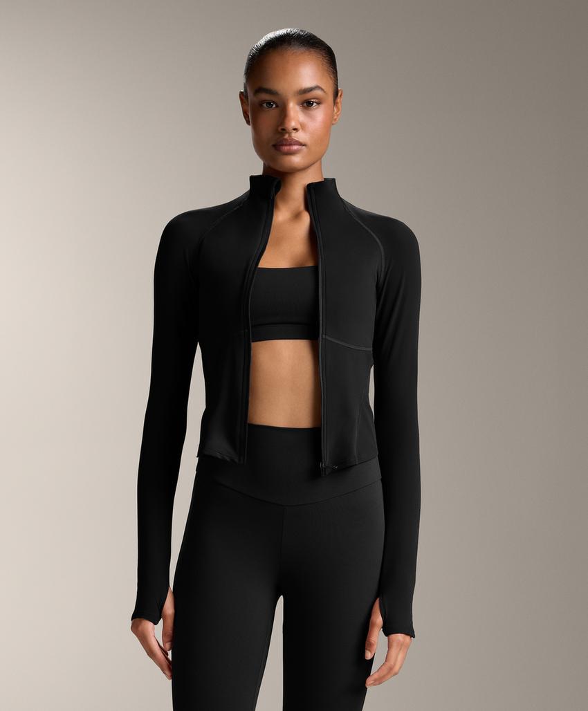 Легкая и теплая высокотехнологичная куртка с отстрочкой