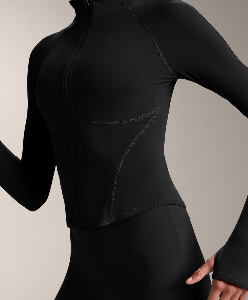 Легкая и теплая высокотехнологичная куртка с отстрочкой