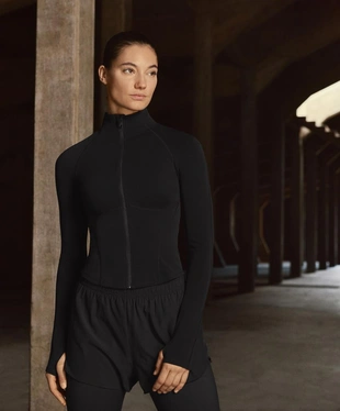 BLACK | 2780/332/800 - OYSHO Легкая и теплая высокотехнологичная куртка с отстрочкой