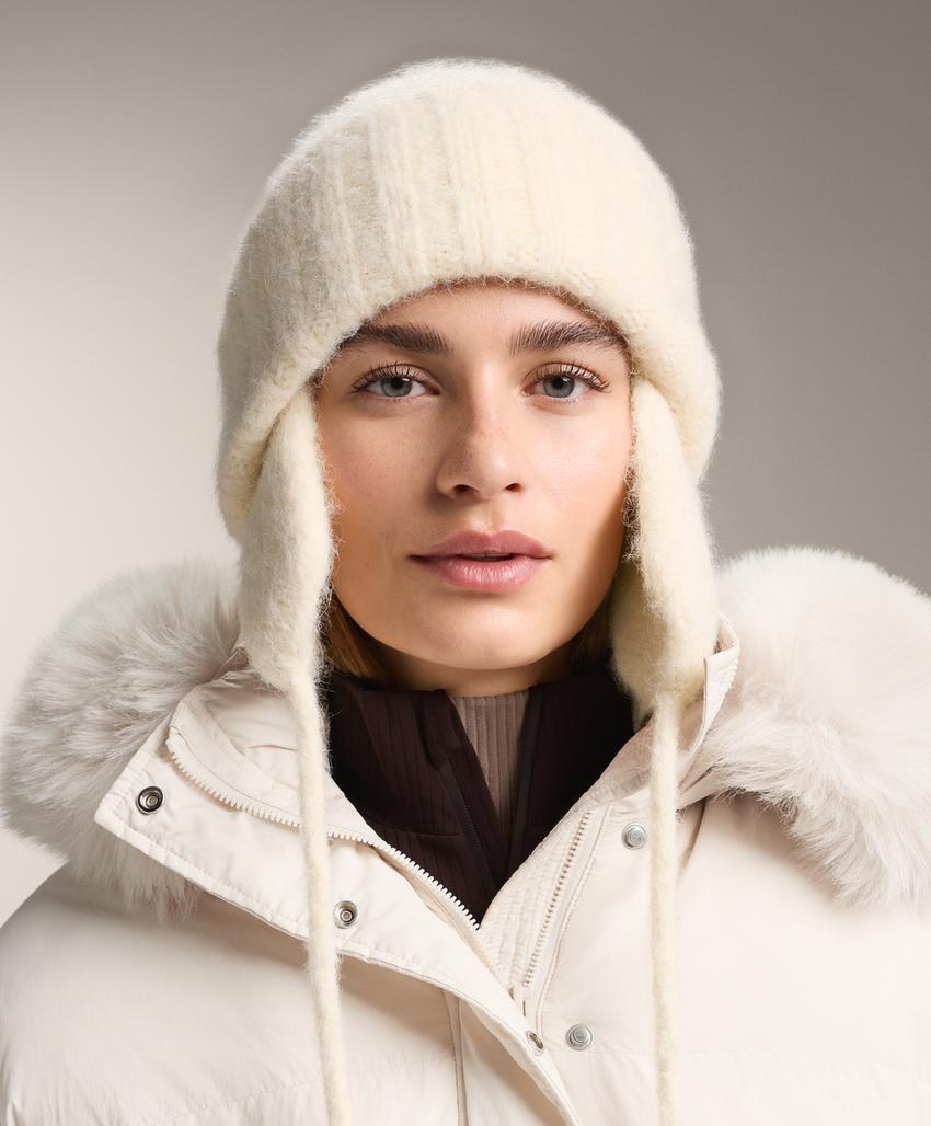 Вязаная шапка-ушанка