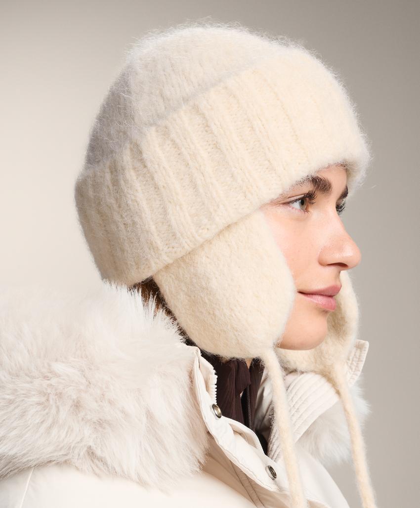 Вязаная шапка-ушанка