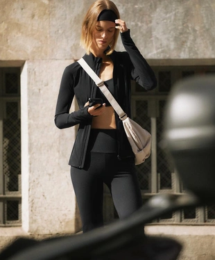 Легкая и теплая высокотехнологичная куртка- Заказать в России