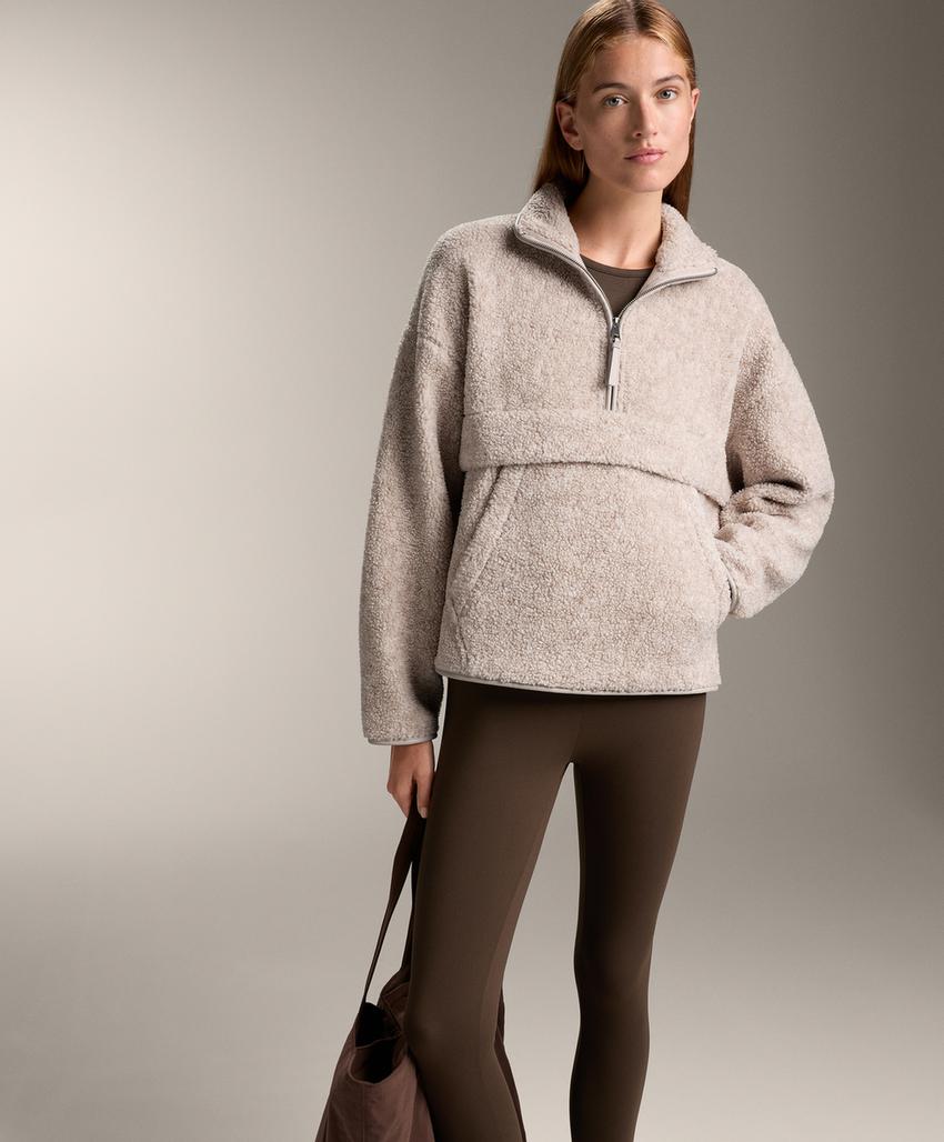 Толстовка из искусственной овчины с передним карманом