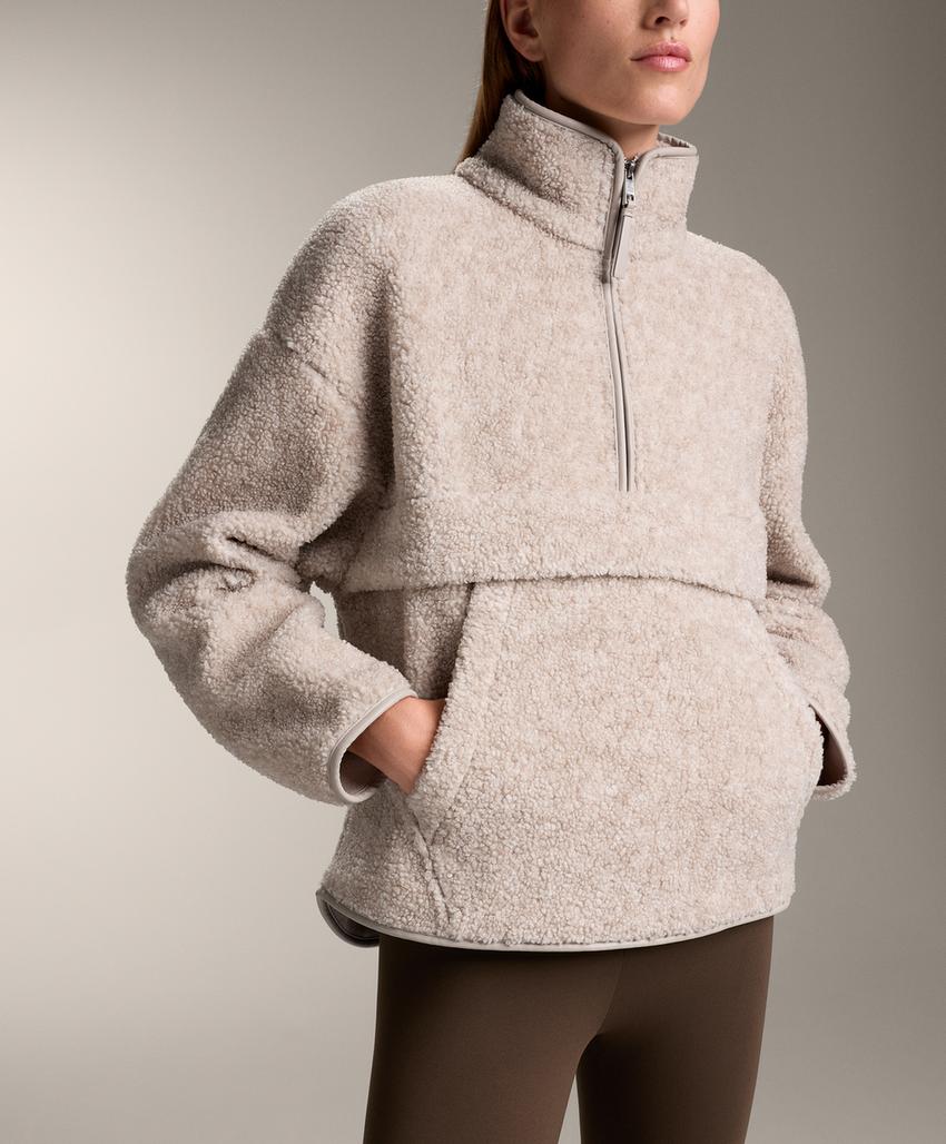 Толстовка из искусственной овчины с передним карманом