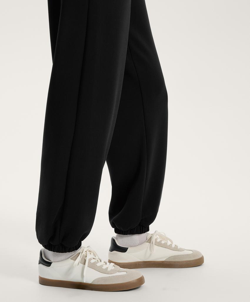 Брюки-джоггеры из мягкого модала