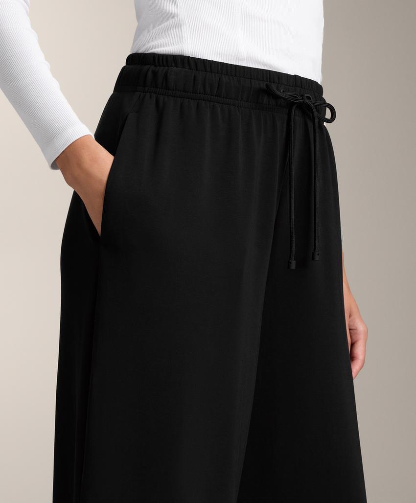 Широкие укороченные брюки из мягкой ткани с модалом