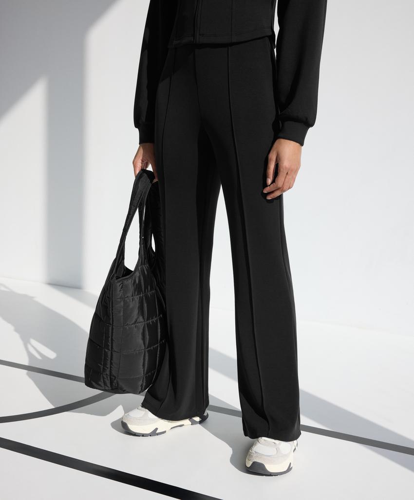 Прямые брюки с рельефным швом из модала с мягкой отделкой