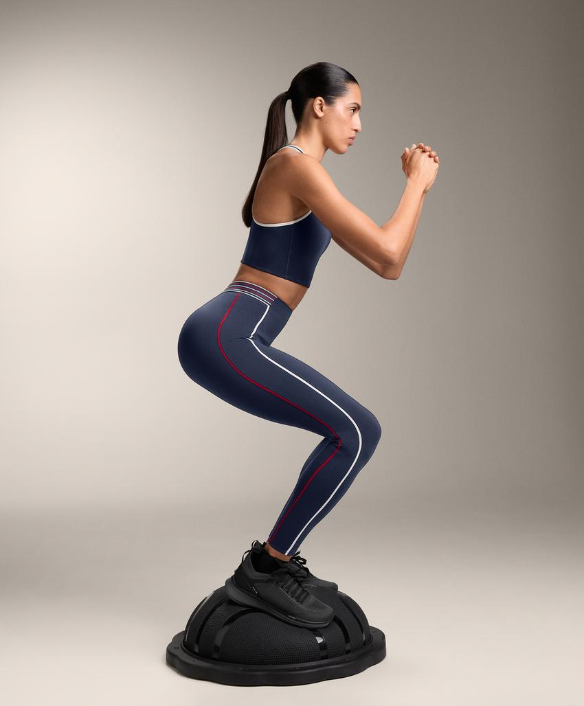 Спортивный топ средней поддержки с резиновыми вставками