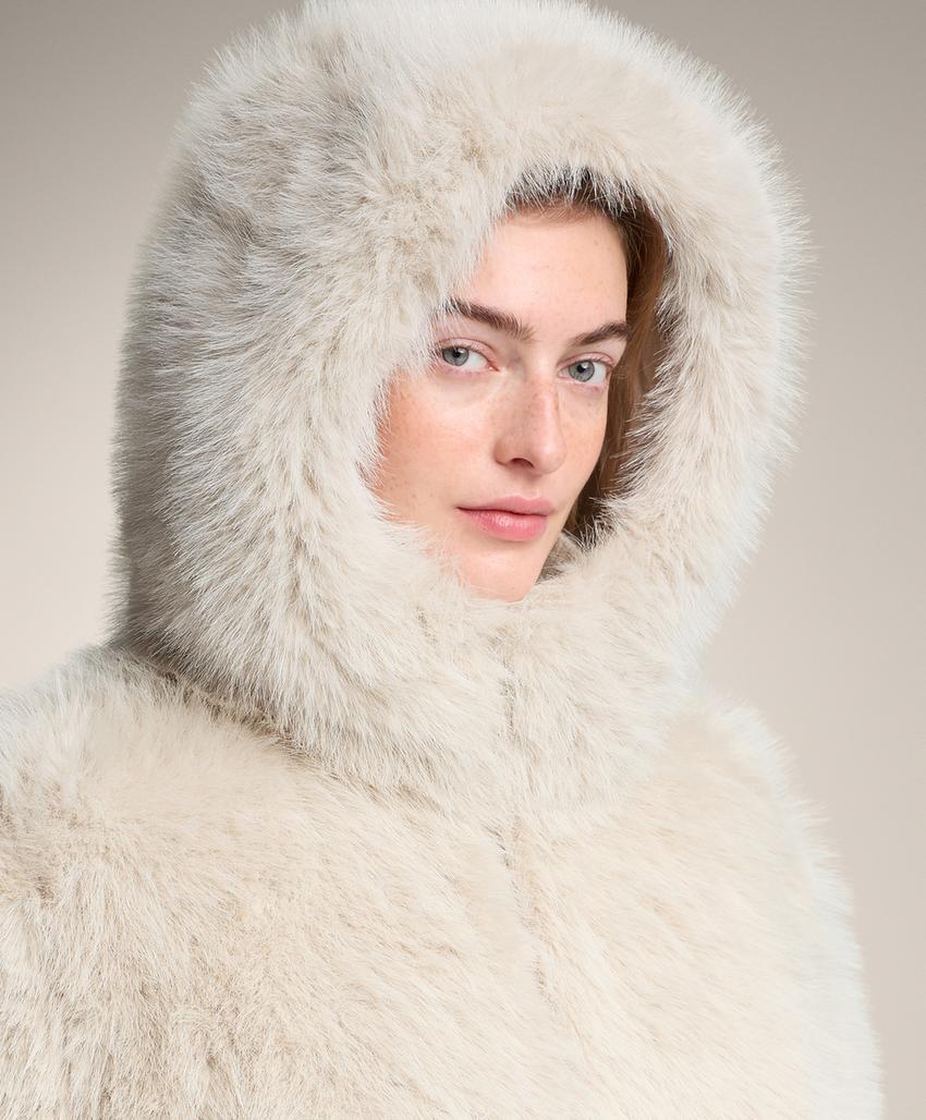 Куртка с капюшоном из искусственного меха