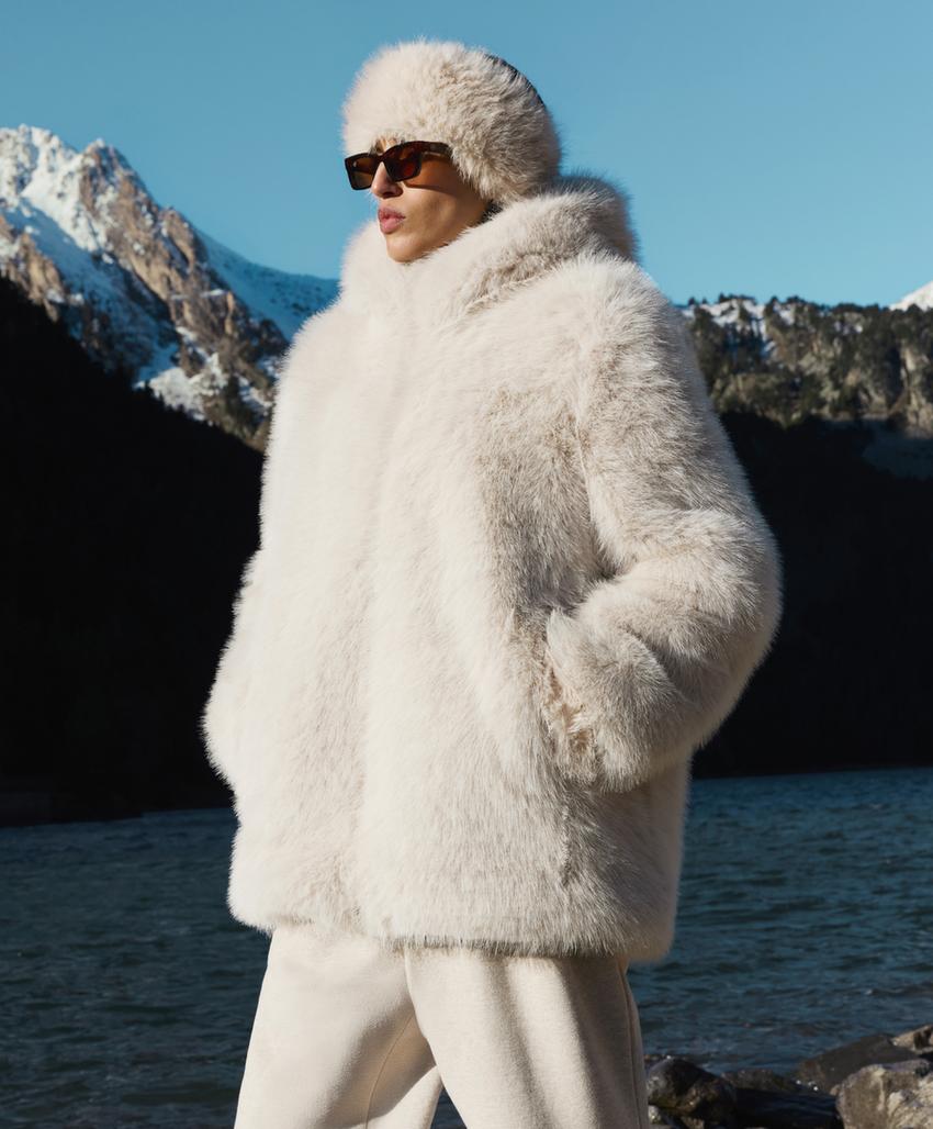 Куртка с капюшоном из искусственного меха