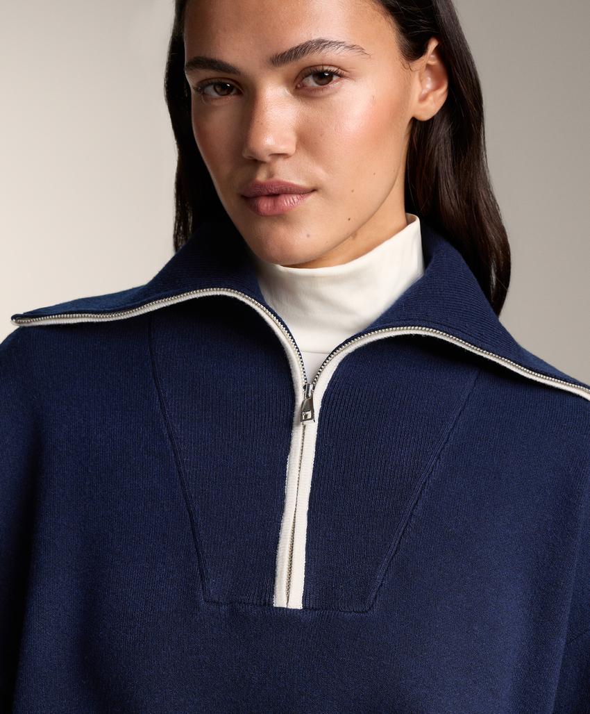 Свитер с высоким воротником и молнией до уровня груди