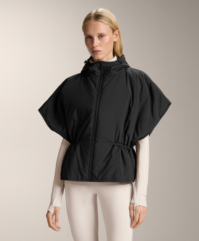 Стеганый жилет с капюшоном