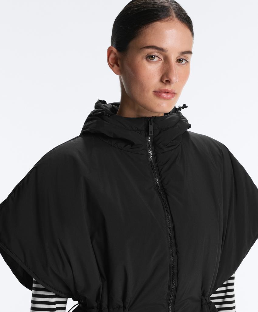 Стеганый жилет с капюшоном