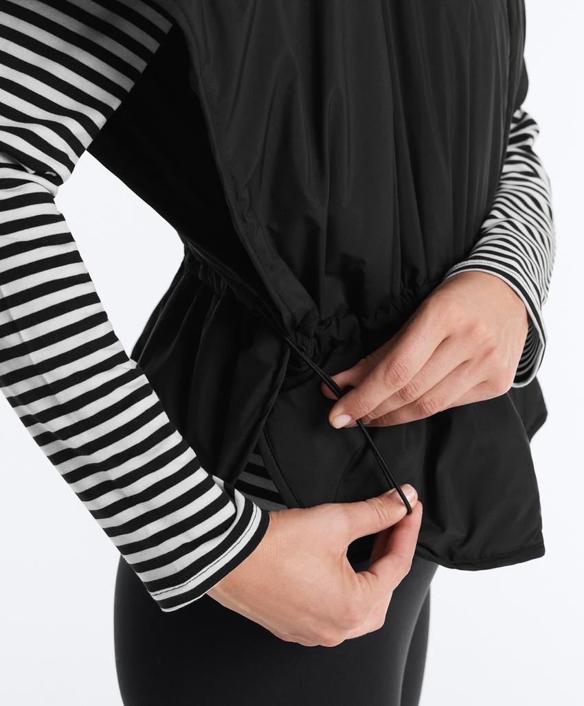 Стеганый жилет с капюшоном