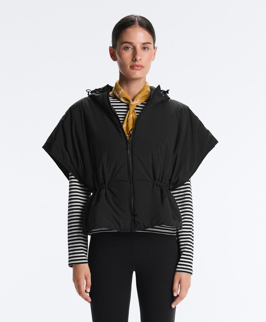 Стеганый жилет с капюшоном