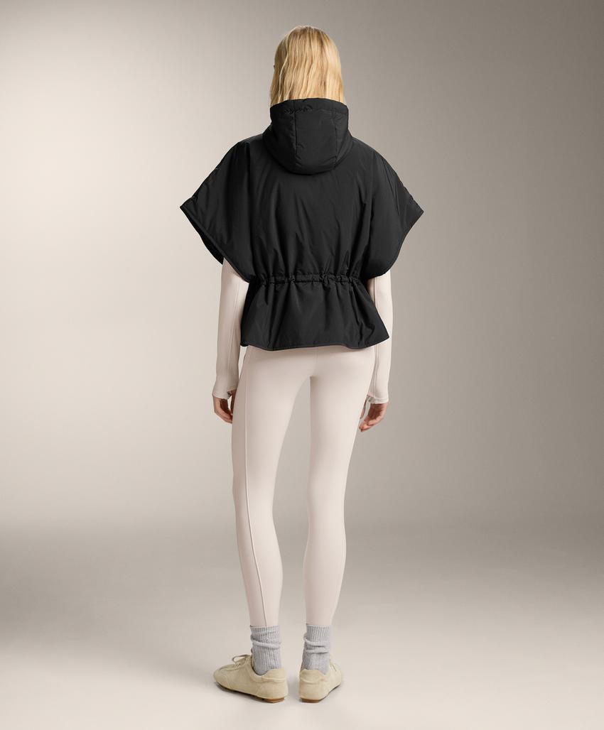 Стеганый жилет с капюшоном