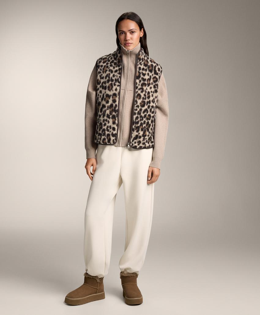 Жилет из искусственной овчины с леопардовым принтом