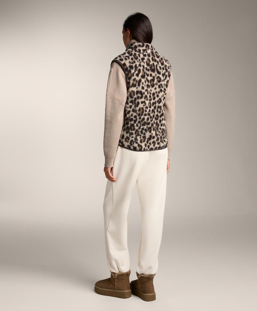 Жилет из искусственной овчины с леопардовым принтом