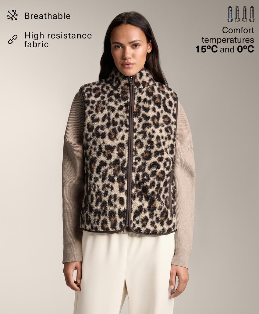 Жилет из искусственной овчины с леопардовым принтом