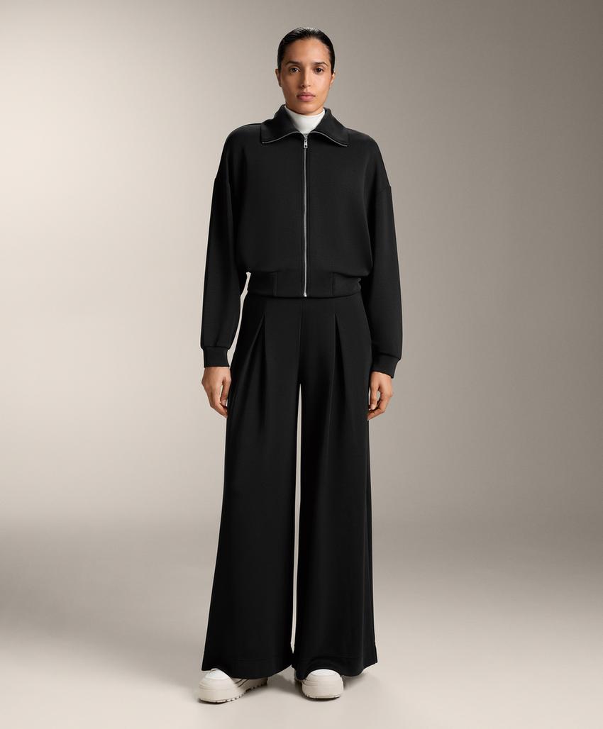 Куртка широкого прямого кроя со складкой из мягкой ткани с модалом