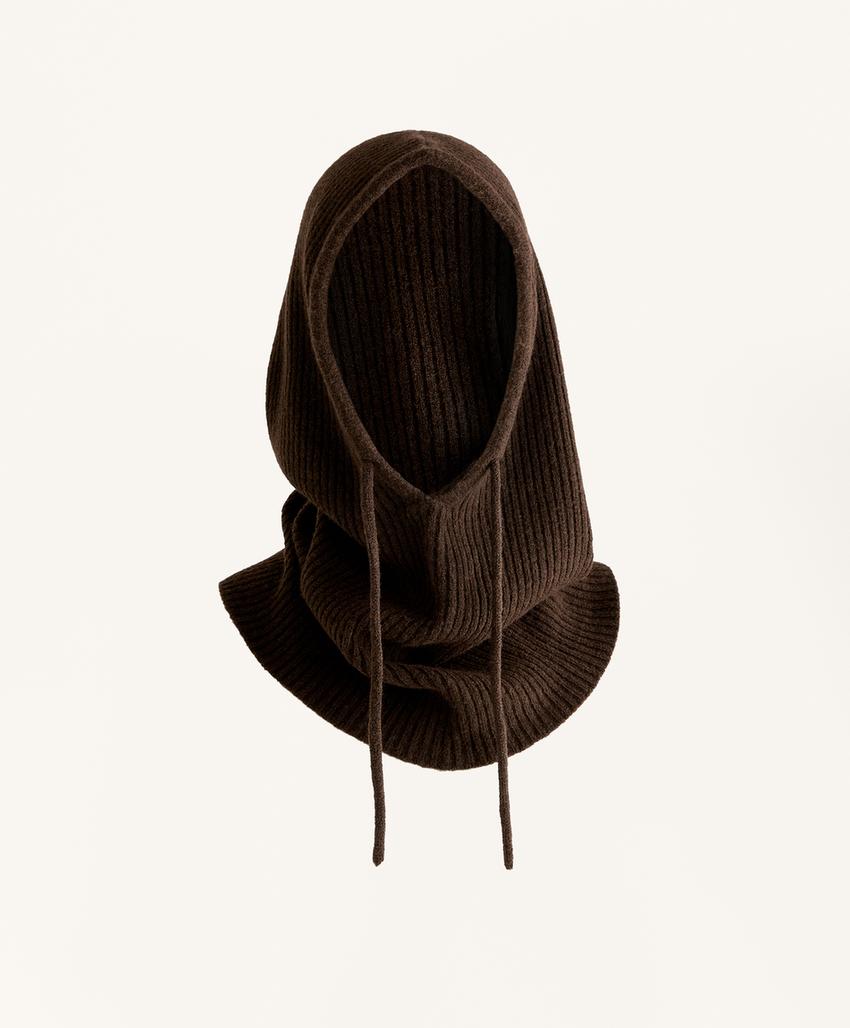 Вязаная балаклава в рубчик