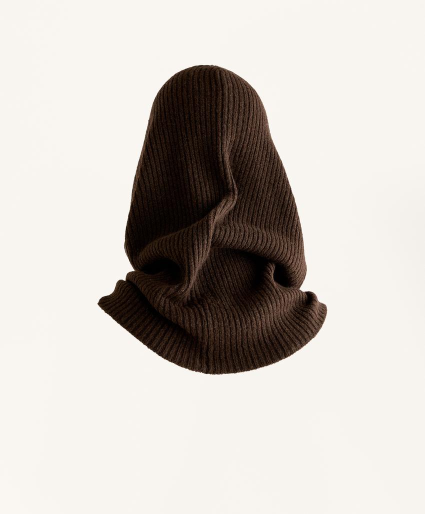 Вязаная балаклава в рубчик