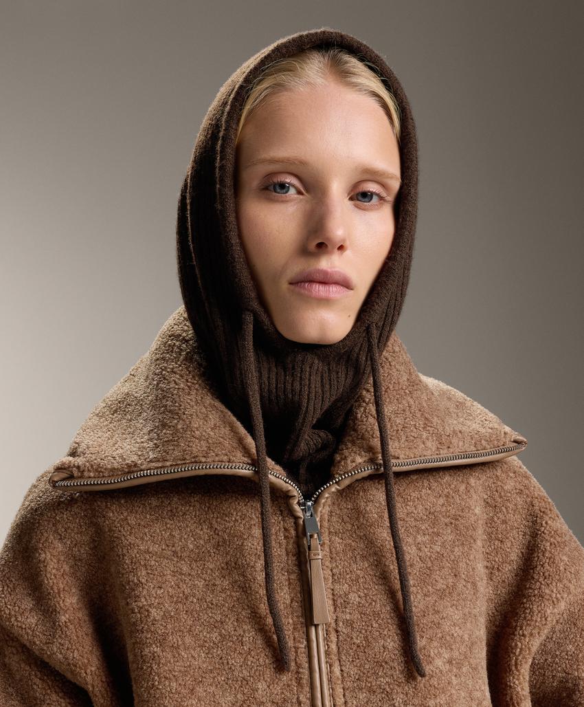 Вязаная балаклава в рубчик