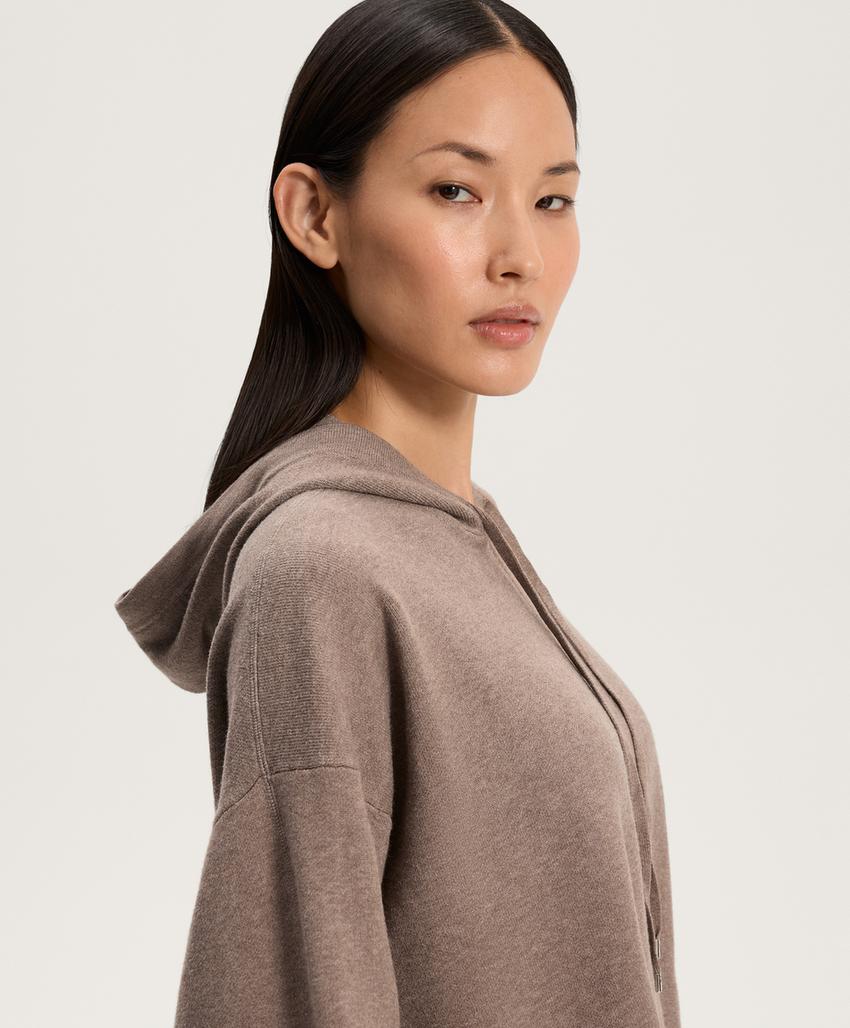 Длинный вязаный джемпер с капюшоном