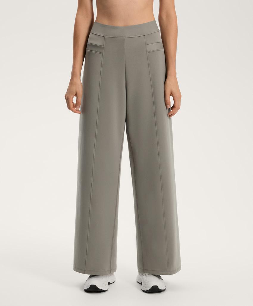 Брюки-баллоны с эффектом неопрена