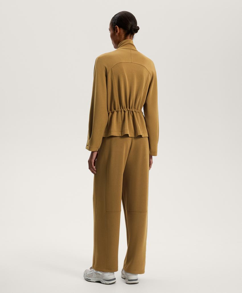 Куртка с карманами и регулируемым поясом из мягкой ткани с модалом